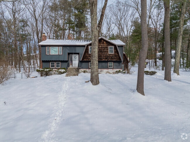 From classic New England architecture to modern designs, single-family homes in Derry provide a peaceful retreat with easy access to local amenities and scenic surroundings.