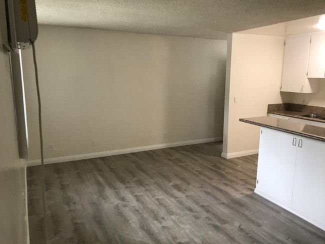 13059 Oxnard St unit 104, Los Angeles, CA 91401 - photo 3