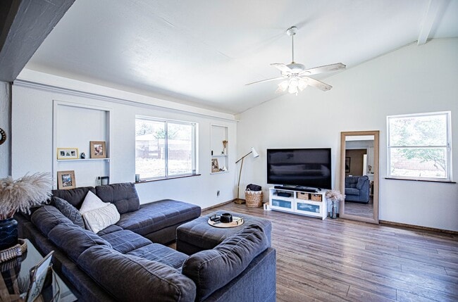 2606 Pontiac Dr, Alamogordo, NM 88310 - photo 3