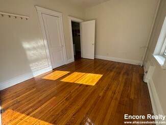 150 Warren St Unit 35, Boston, MA 02119