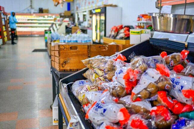 Bi-Rite is a local grocery store serving the community of River Rouge.