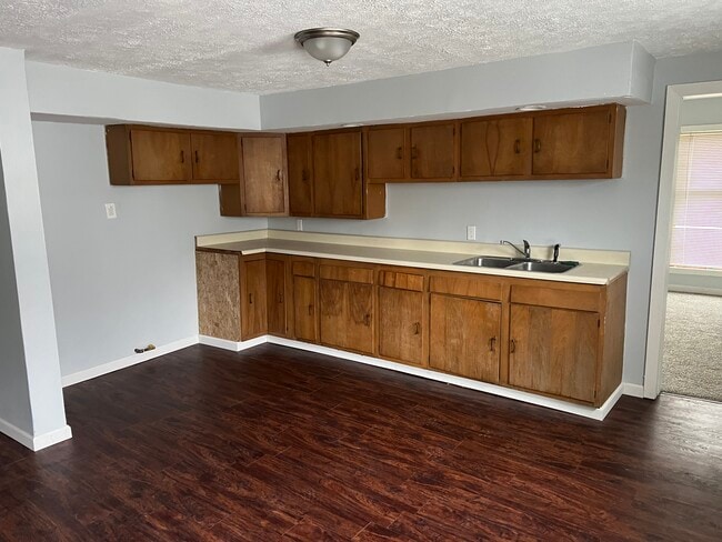 283 Harbor St unit Apartment 3, Conneaut, OH 44030 - photo 3