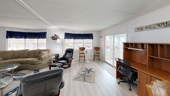 3313 Bayside Pkwy, Punta Gorda, FL 33982 - photo 2