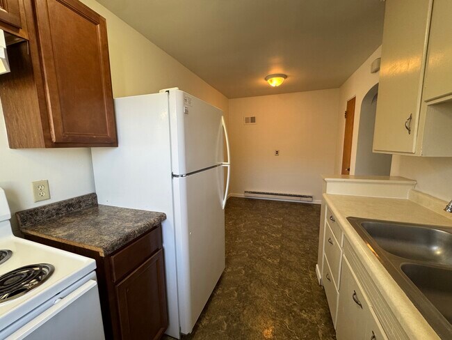 1718 Goff Ave unit 2, Eau Claire, WI 54701 - photo 4