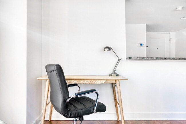 400 8th St NW unit FL11-ID1231, Washington, DC 20004 - photo 4