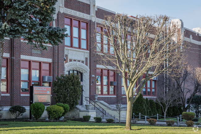 School #6/Middle School in 
Cliffside Park, NJ serves students from grades 5-8.