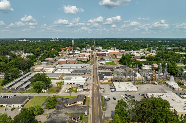 Brownsville is located about an hour from Memphis and about 30 minutes from Jackson.