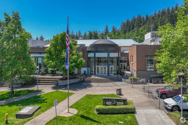 West Linn High School earns an A on Niche.