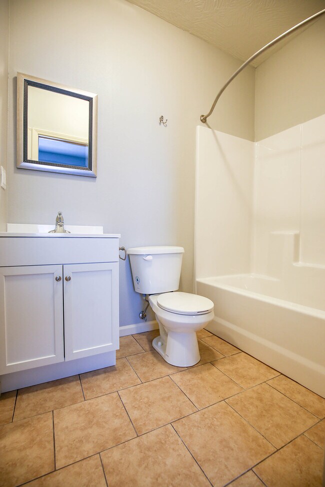 1325 E Cherry St, Springfield, MO 65802 - photo 7