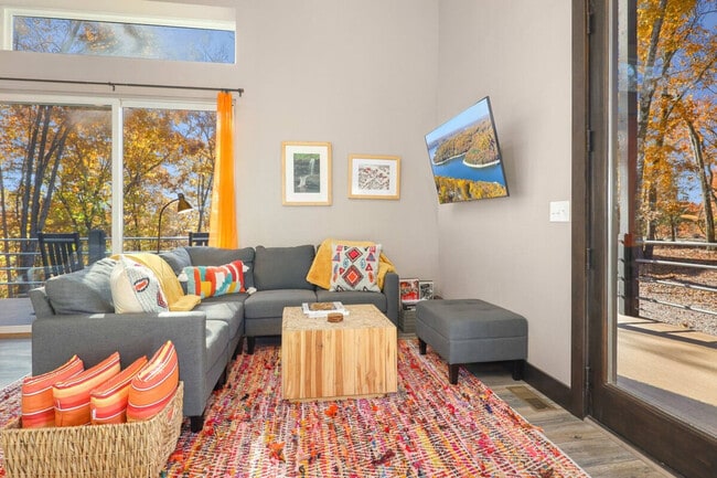 85 E Center Rd unit ID1221900P, Eureka Springs, AR 72631 - photo 3