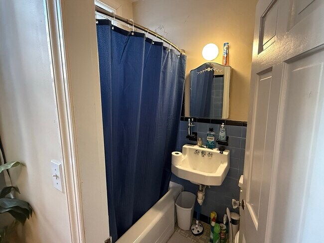97 W Cedar St unit 2, Boston, MA 02114 - photo 5