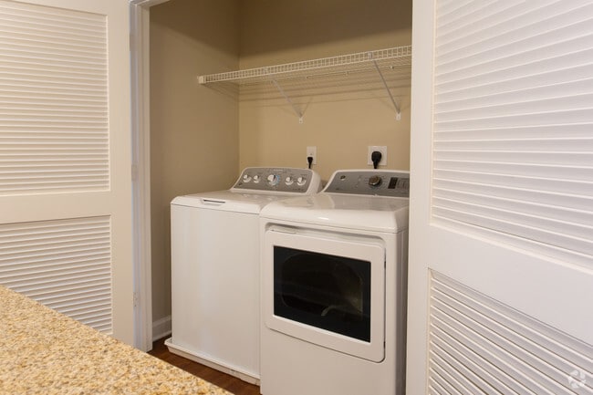 2BR, 1.5BA - 1037