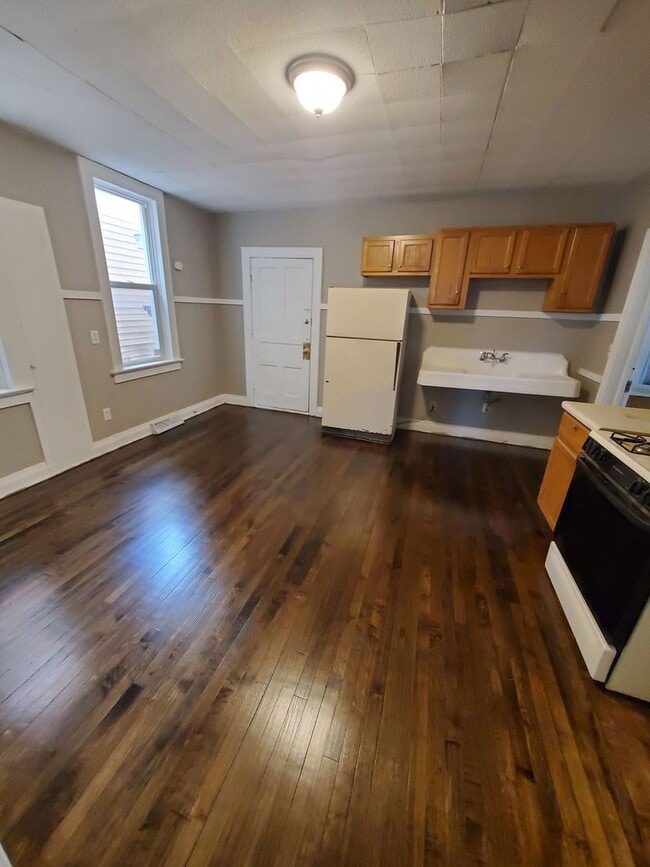 2327 S 15th St Unit 1, Milwaukee, WI 53215