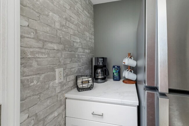 9 Cole St unit ID1312390P, Hampton, NH 03842 - photo 4