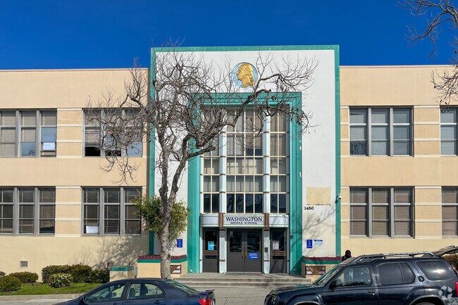 Washington Middle School serves students throughout the central Long Beach area.