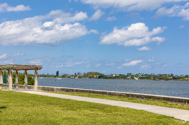 Palm Beach Lakes scenic waterfront views.