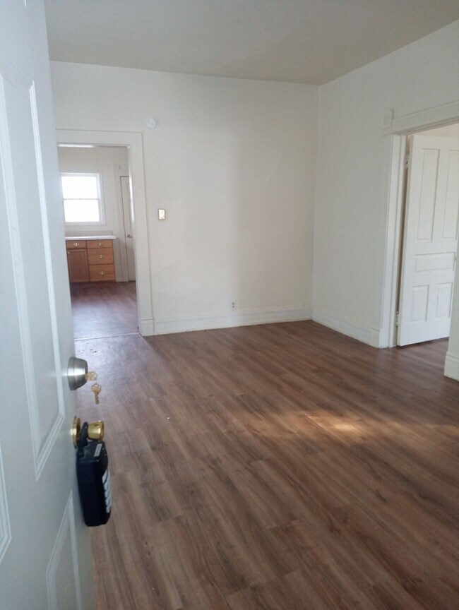 323 Champion St, Toledo, OH 43609 - photo 2