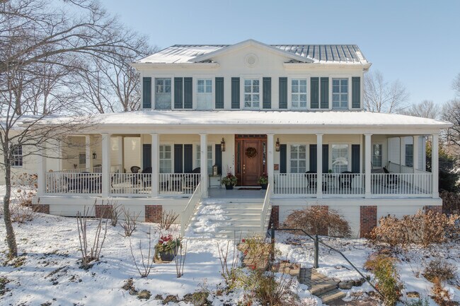 Downtown Henderson homes have a median sales price of $230,000.