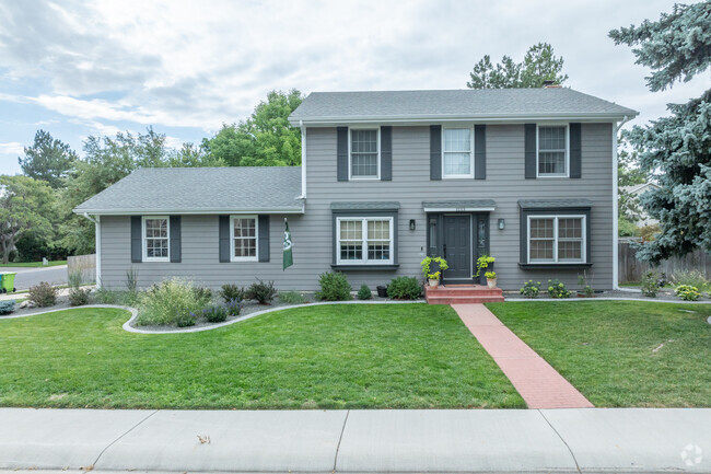 You can find colonial revival style homes in Collindale.