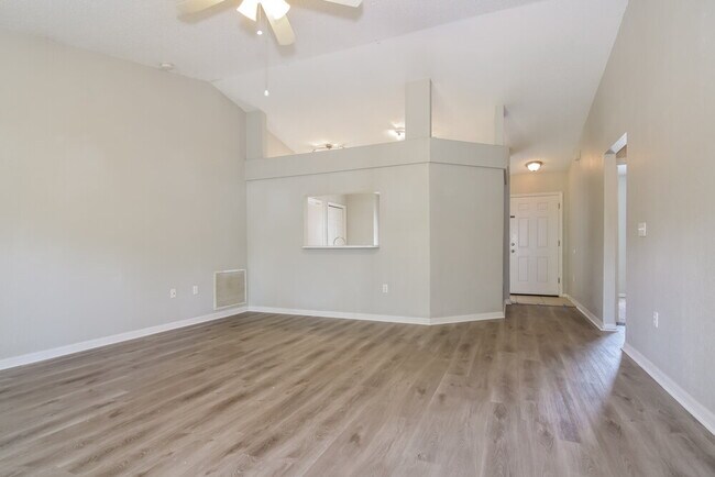 306 Carriage Crossing Cir, Brandon, FL 33510 - photo 5