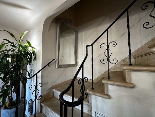 9560 1/2 W Olympic Blvd, Beverly Hills, CA 90212 - photo 3