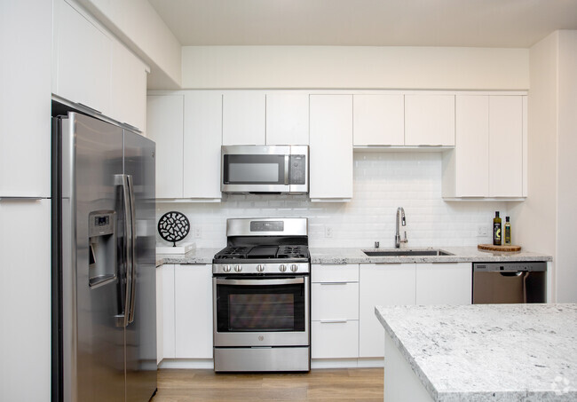 1BR, 1BA - 815SF