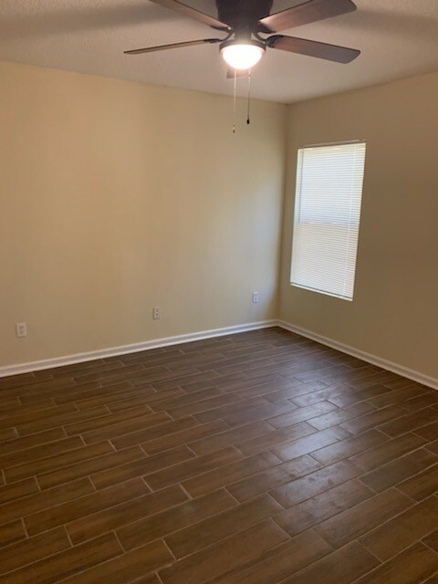 3013 Thorn Glen Ct, Jacksonville, FL 32208 - photo 3