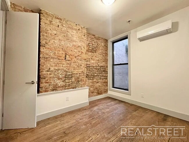 1351 Hancock St unit 2L, New York, NY 11237 - photo 6