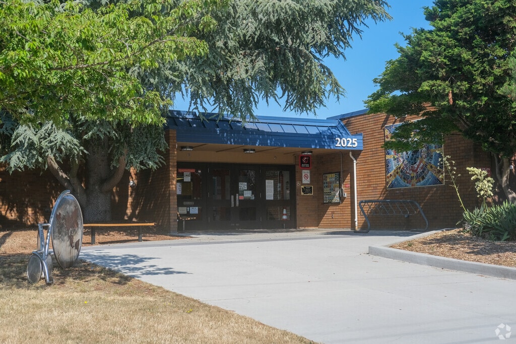 Beacon Hill International Elementary's front entrance is lcoated in North Beacon Hill.