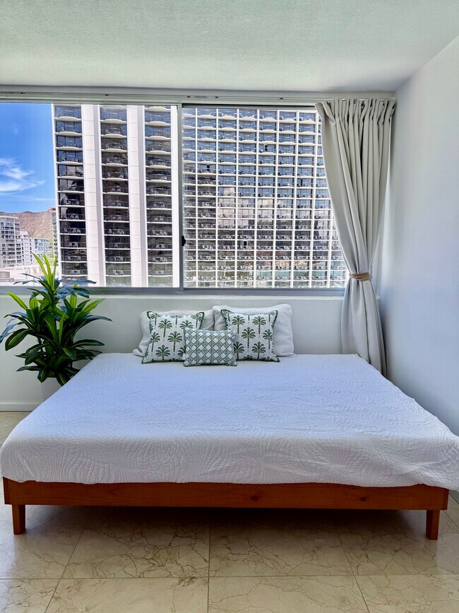 2500 Kalakaua Ave Unit 1204, Honolulu, HI 96815