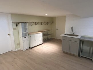 1727 N Rosa Parks Way, Portland, OR 97217