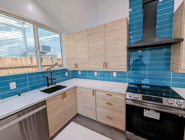 720 San Pascual Ave, Los Angeles, CA 90042 - photo 2