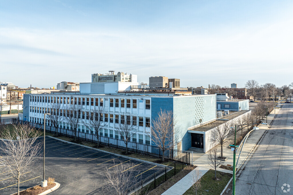 Ace Amandla Charter High School offers courses in Reading and Math.