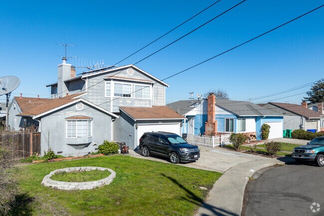 San Lorenzo homes blend suburban tranquility with modern conveniences.