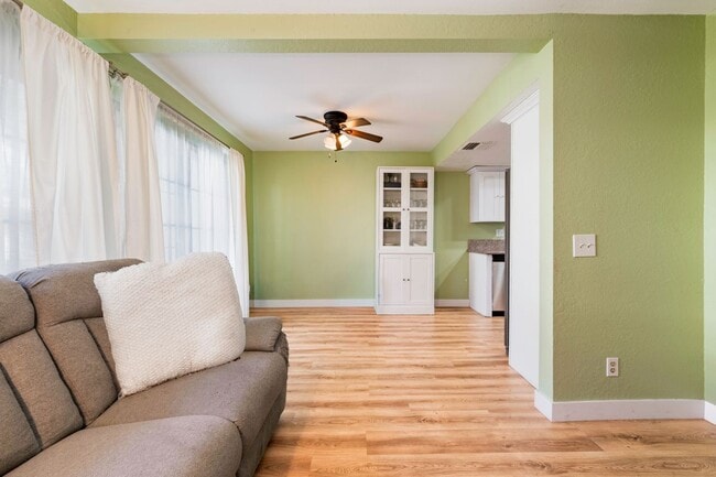 9006 Stacie Ln, Anaheim, CA 92804 - photo 5