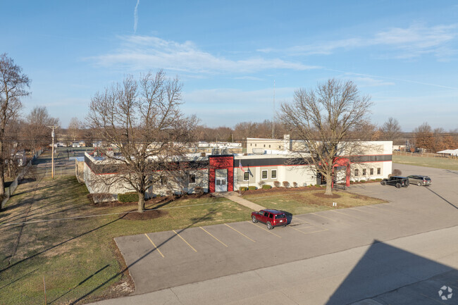Hawk Point Elementary School serves students in grades K-5.