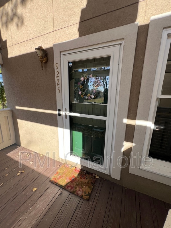 9225 Ravenwing Dr, Charlotte, NC 28262 - photo 3