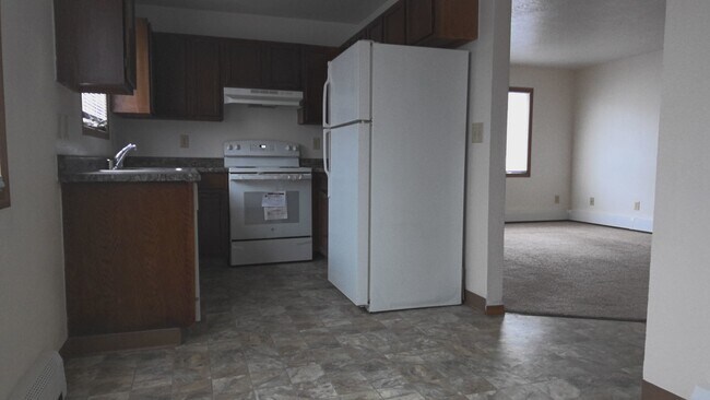 7411 Woburn Cir unit 4, Anchorage, AK 99502 - photo 2