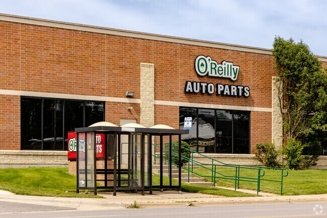 The nearest Pace bus stop is easily accessible at Shady Oaks Drive and Summit Street.