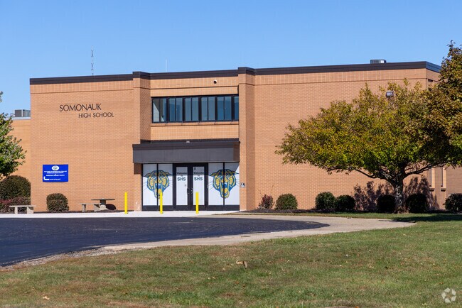 Somonauk High School receives an overall score of B- from Niche.