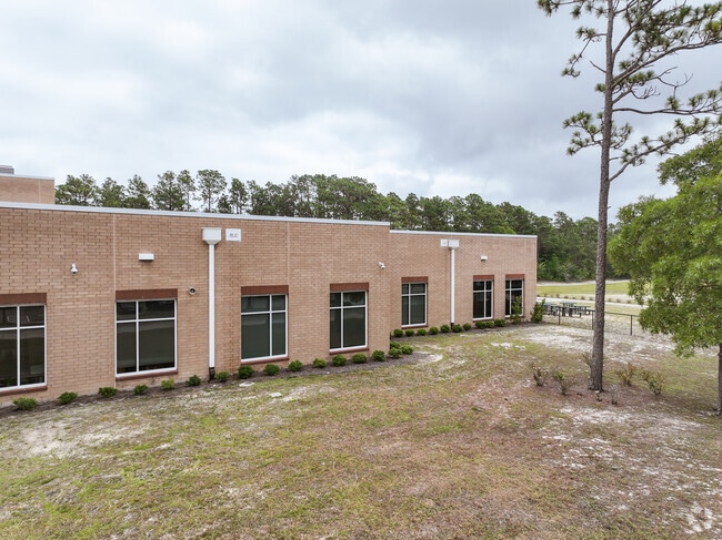 The student population of College Park Elementary School is 449 and the school serves K-5.