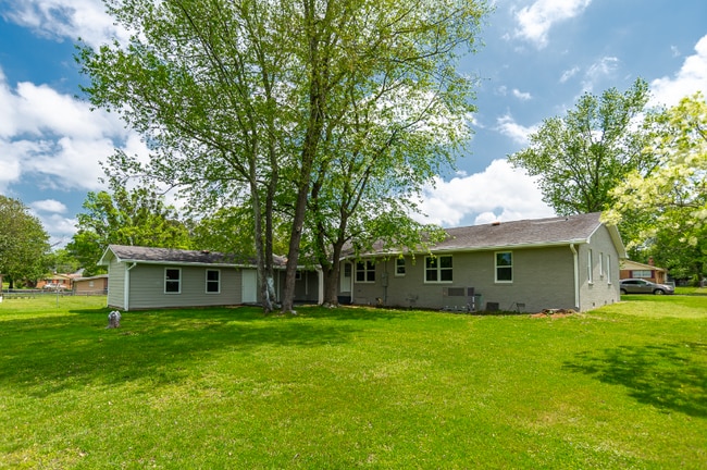 1304 Aston St, Athens, AL 35611 - photo 3