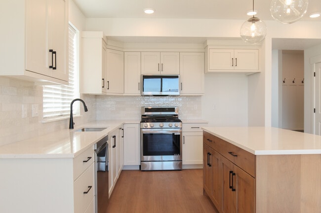 730 E 1250 S, Hyrum, UT 84319 - photo 3