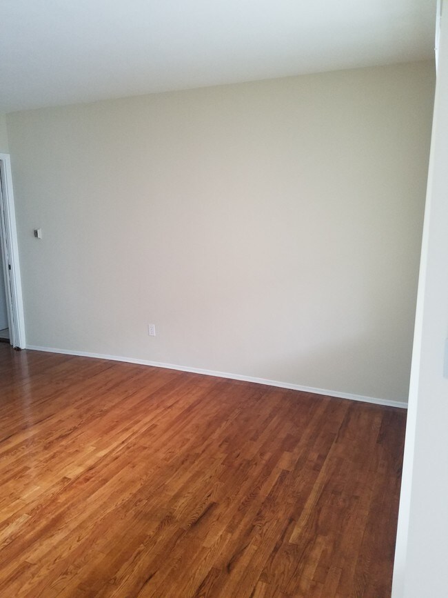 13838 Burbank Blvd unit 421/2, Sherman Oaks, CA 91401 - photo 3