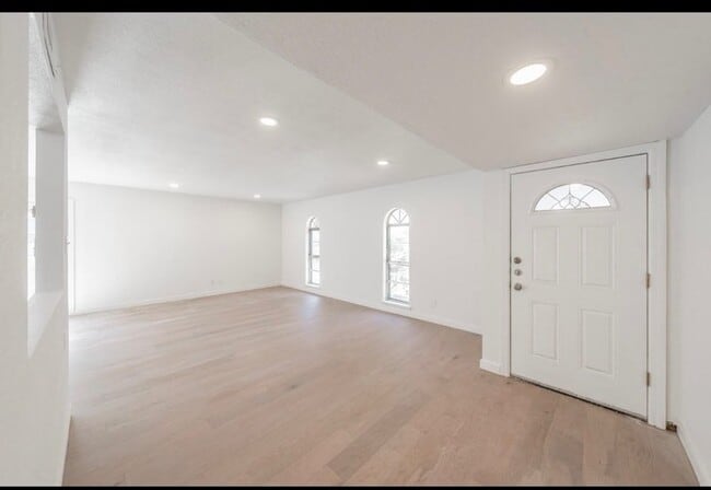 3506 S Elm Dr, Grand Prairie, TX 75052 - photo 4