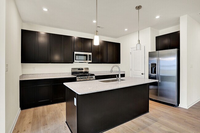 1627 Clover Crossing Dr, Greenfield, IN 46140 - photo 7