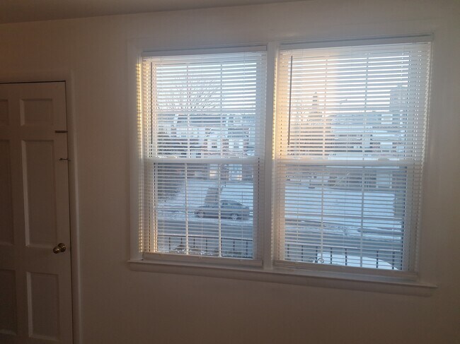 376 Beverly Boulevard 2nd Floor unit Second floor, Upper Darby Township, PA 19082 - photo 4