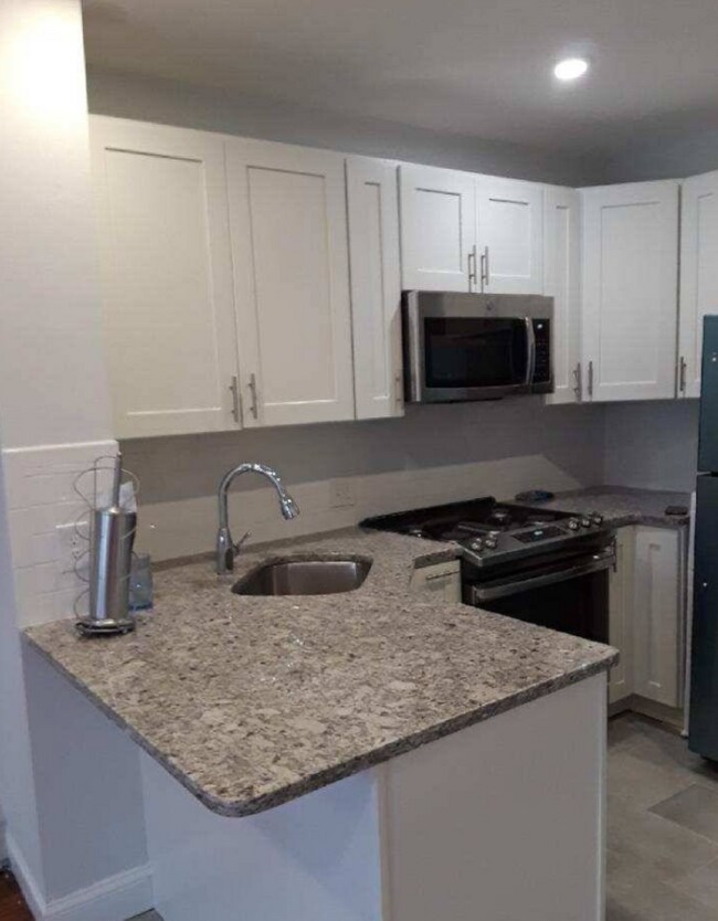 202 Maverick St Unit 2R, Boston, MA 02128