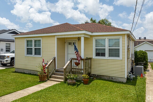 Smaller cottage-style homes line the streets of North Bridgedale, Metairie.