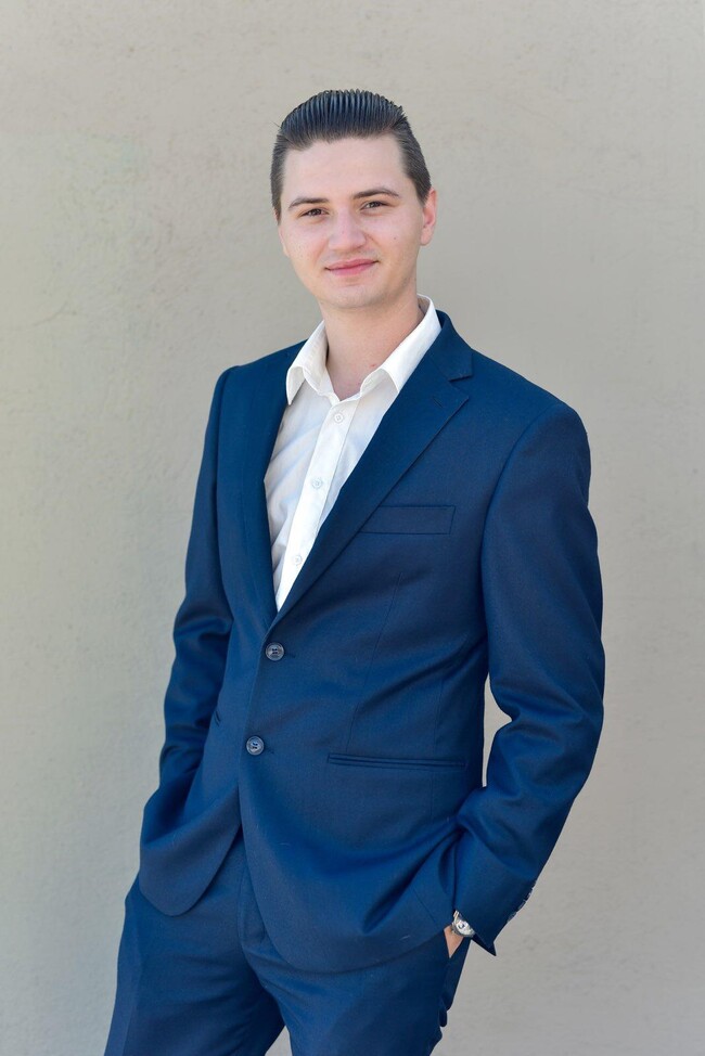 Agent Photo